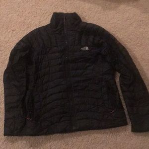 Women’s black north face puffer coat size l